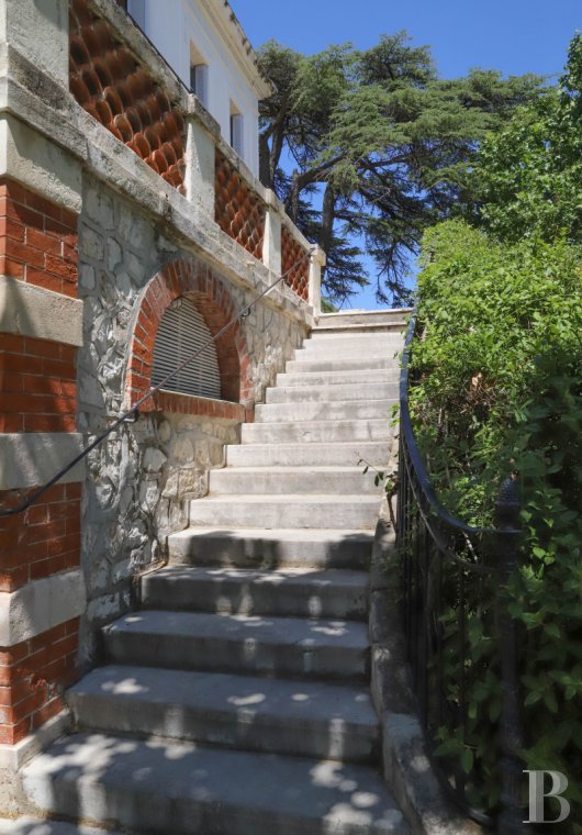 Sur les hauteurs de Marseille, à Plan-de-Cuques, une bastide du Second Empire baignée de lumière et de calme - photo  n°2